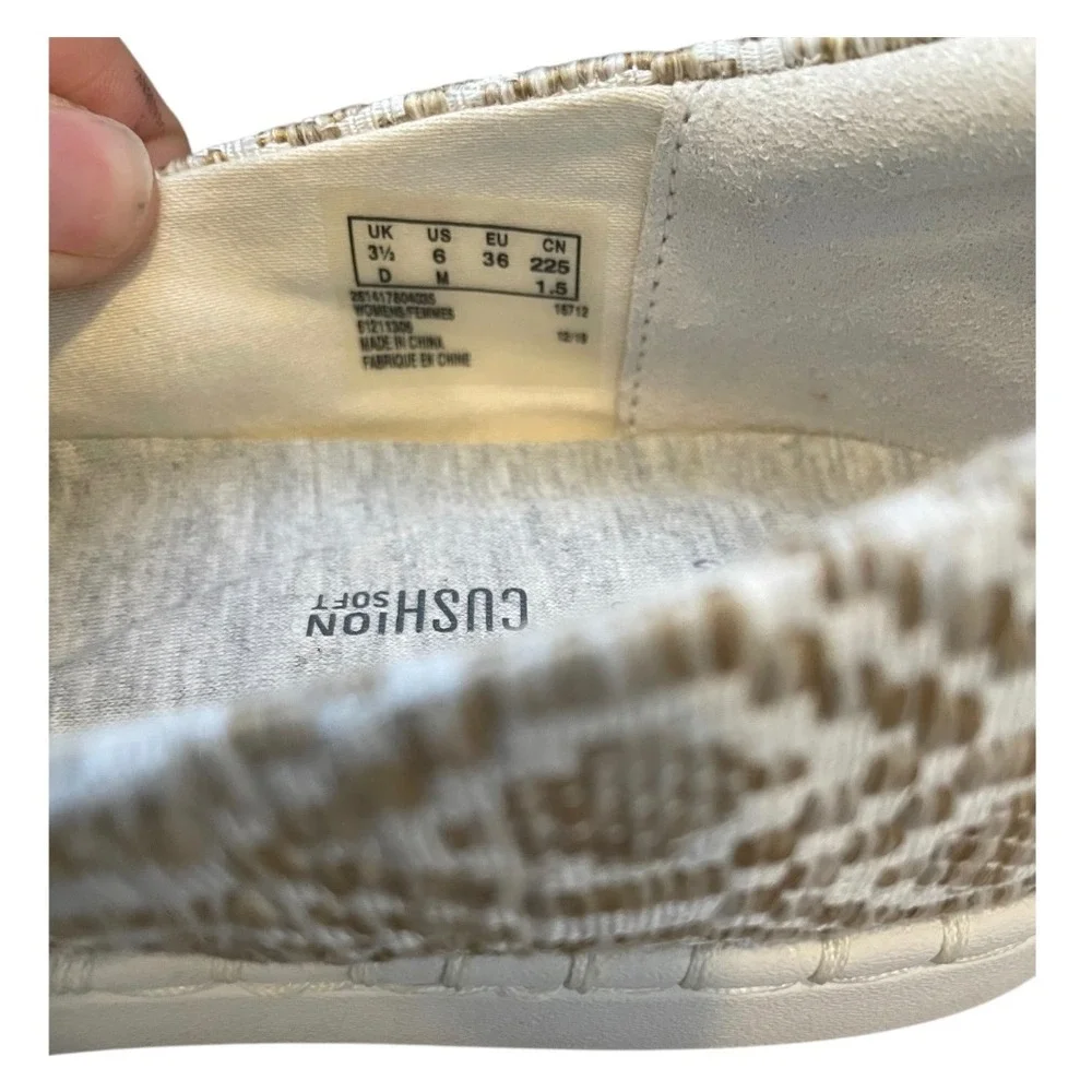 Clarks Cloudsteppers Slip On Flats Women Natural Geometric Pattern Size‎ 6